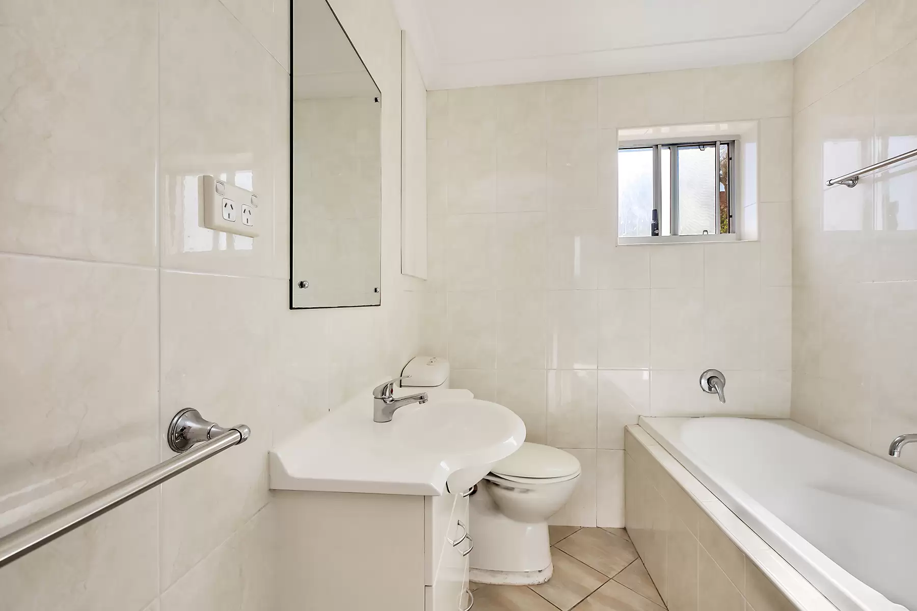 26/50 Military Road, North Bondi Leased by Bradfield Badgerfox - image 1