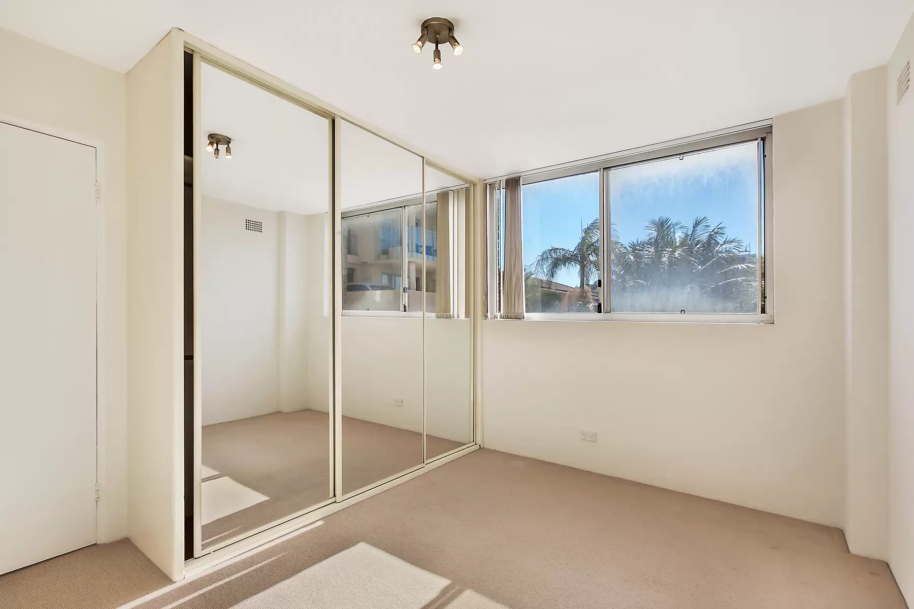26/50 Military Road, North Bondi Leased by Bradfield Badgerfox - image 1