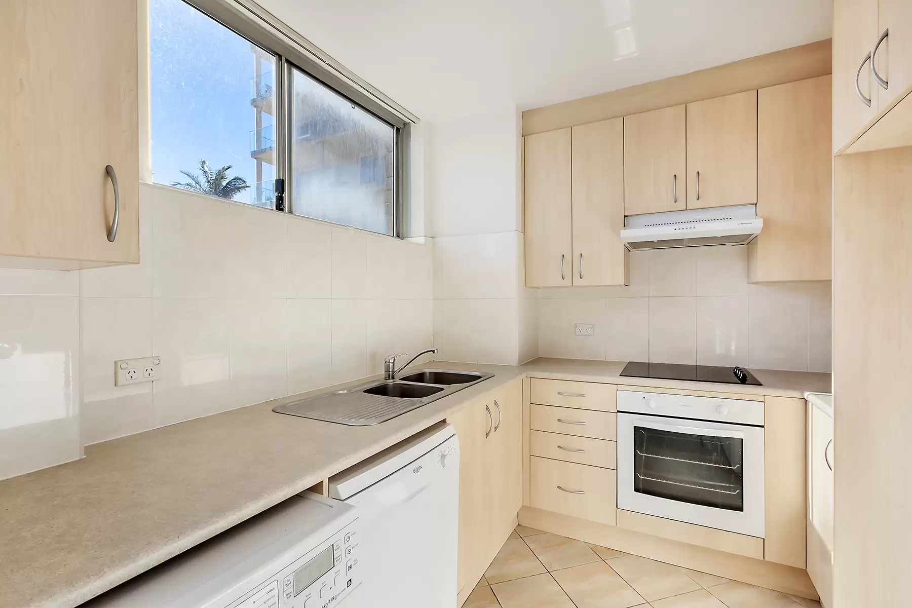 26/50 Military Road, North Bondi Leased by Bradfield Badgerfox - image 1