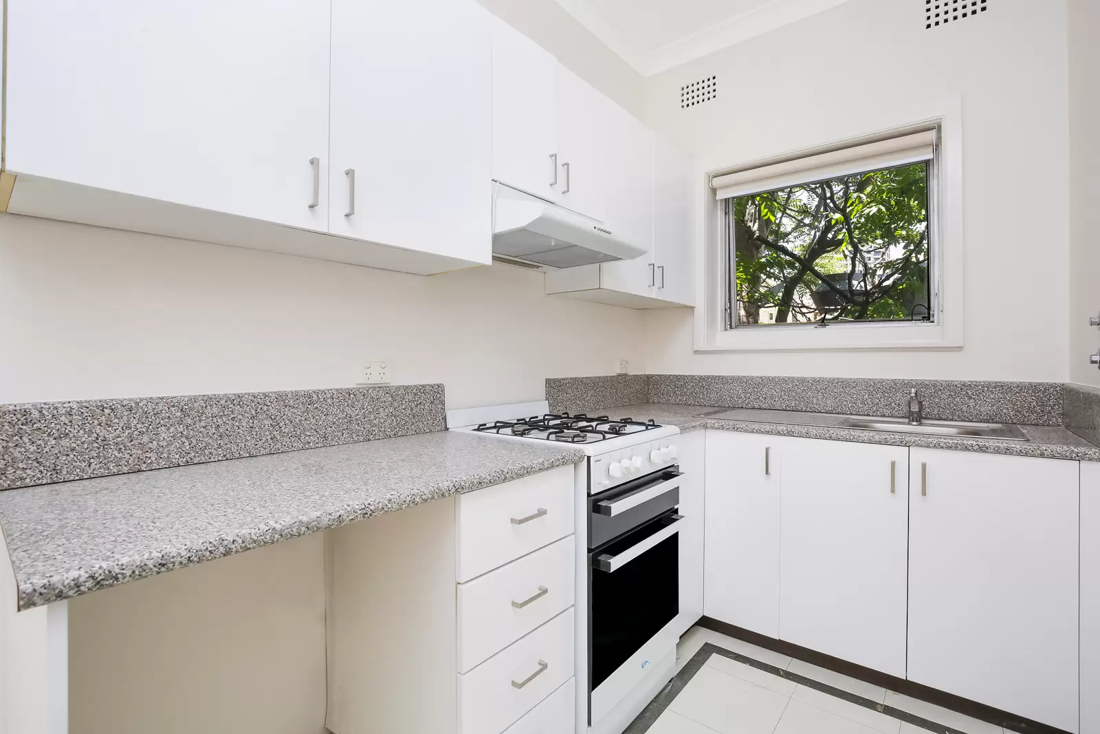 9/2B Darling Point Road, Darling Point Leased by Bradfield Badgerfox - image 1