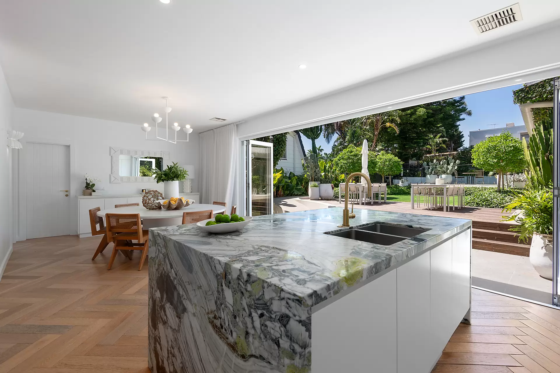 19 Serpentine Parade, Vaucluse Auction by Bradfield Badgerfox - image 1