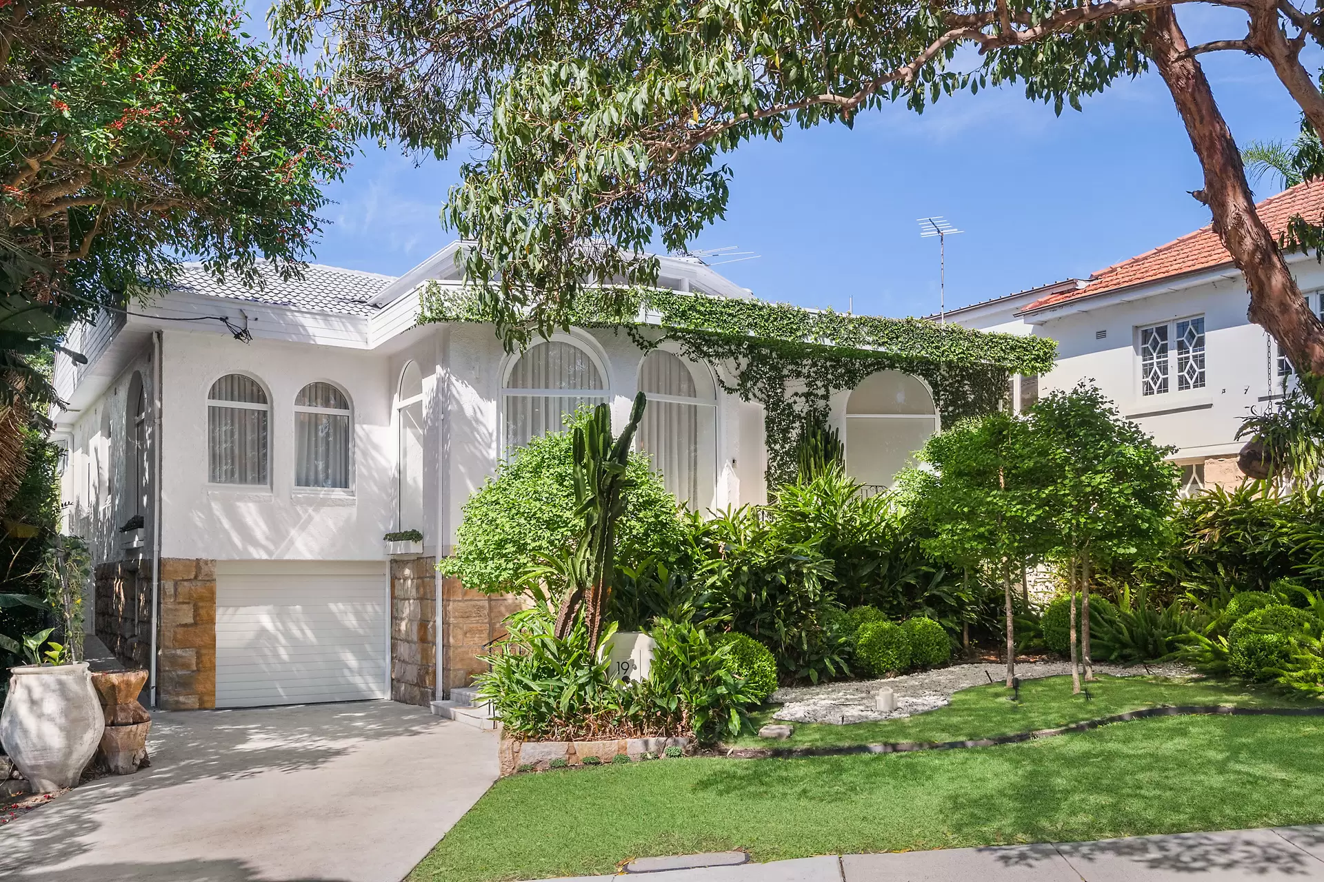 19 Serpentine Parade, Vaucluse Auction by Bradfield Badgerfox - image 1