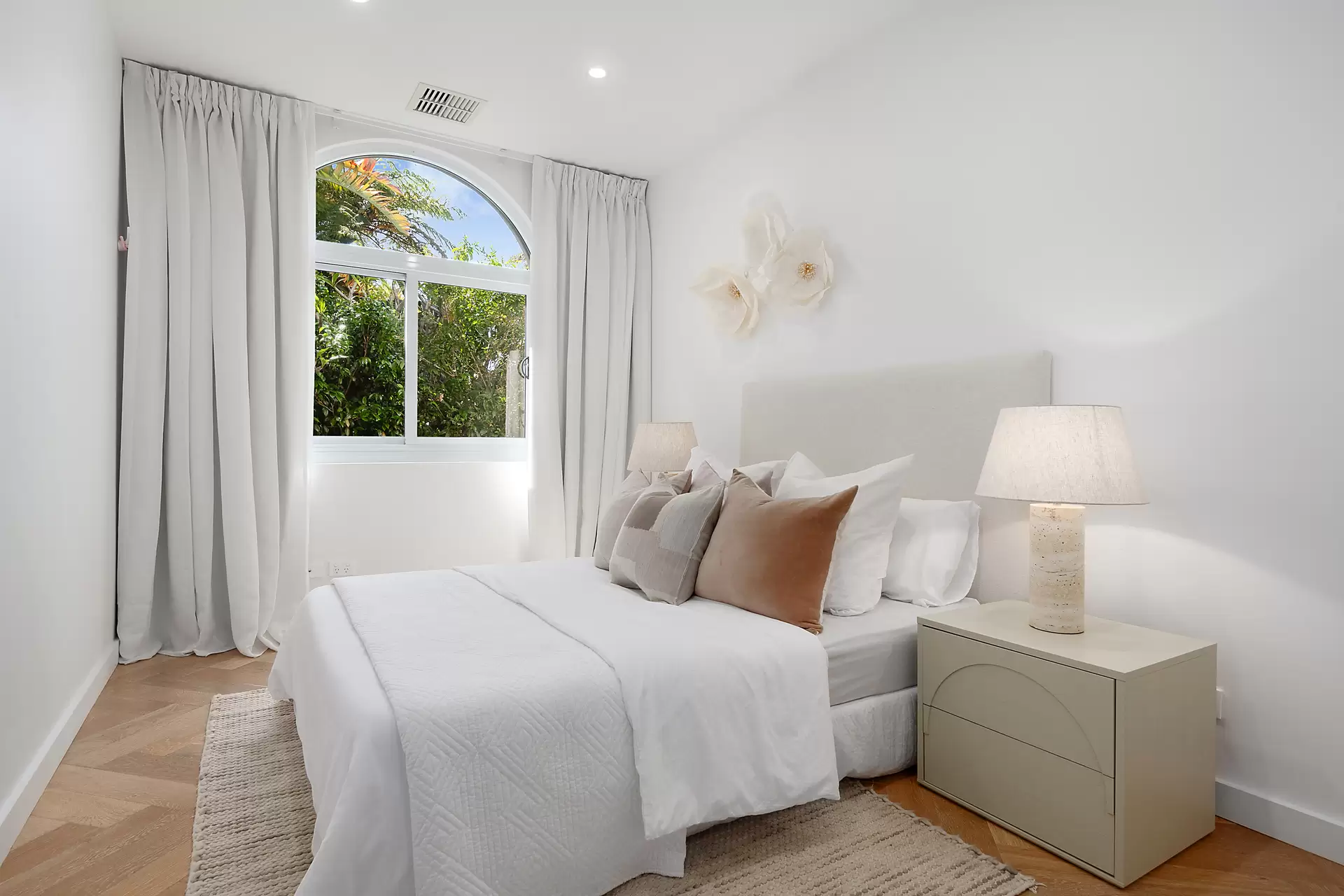 19 Serpentine Parade, Vaucluse Auction by Bradfield Badgerfox - image 1