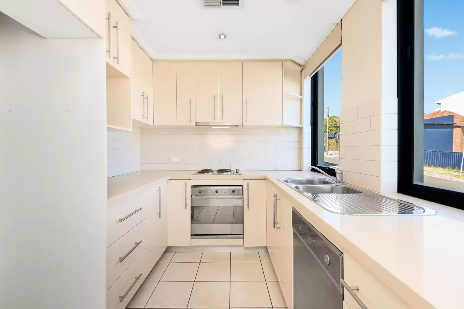 2/117 Bronte Road, Bondi Junction Leased by Bradfield Badgerfox - image 1