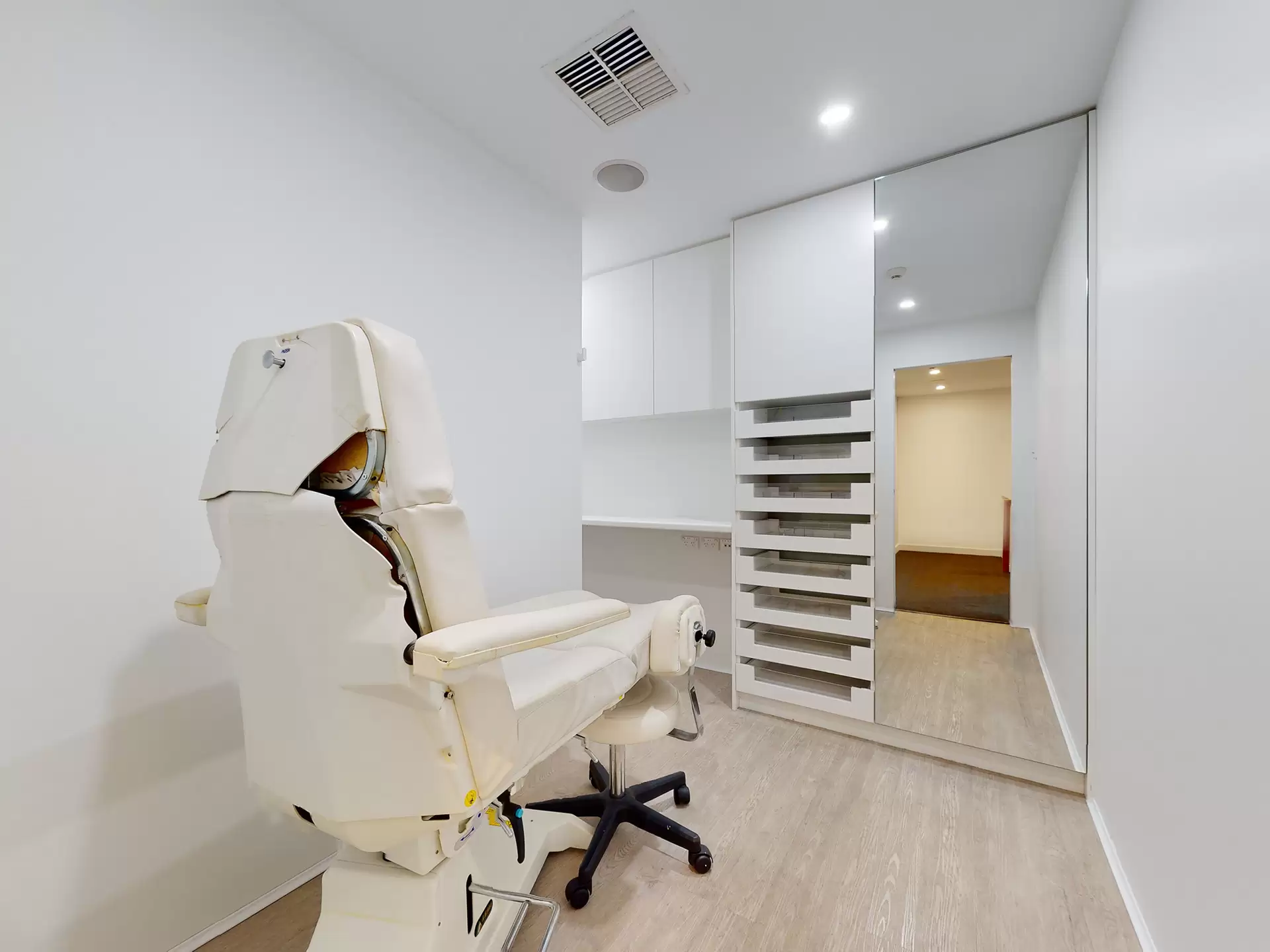 Suite 609/180 Ocean Street, Edgecliff For Lease by Bradfield Badgerfox - image 1