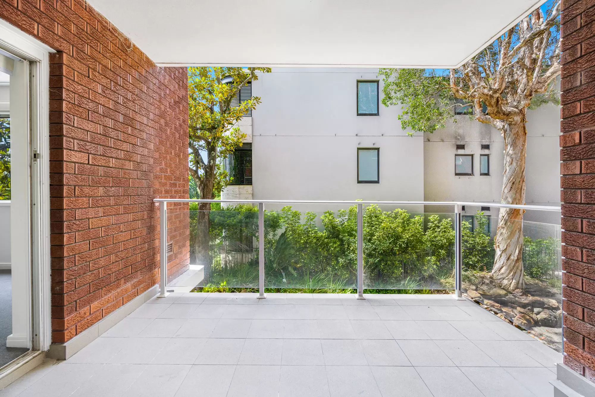 1A/55 Darling Point Road, Darling Point Leased by Bradfield Badgerfox - image 1