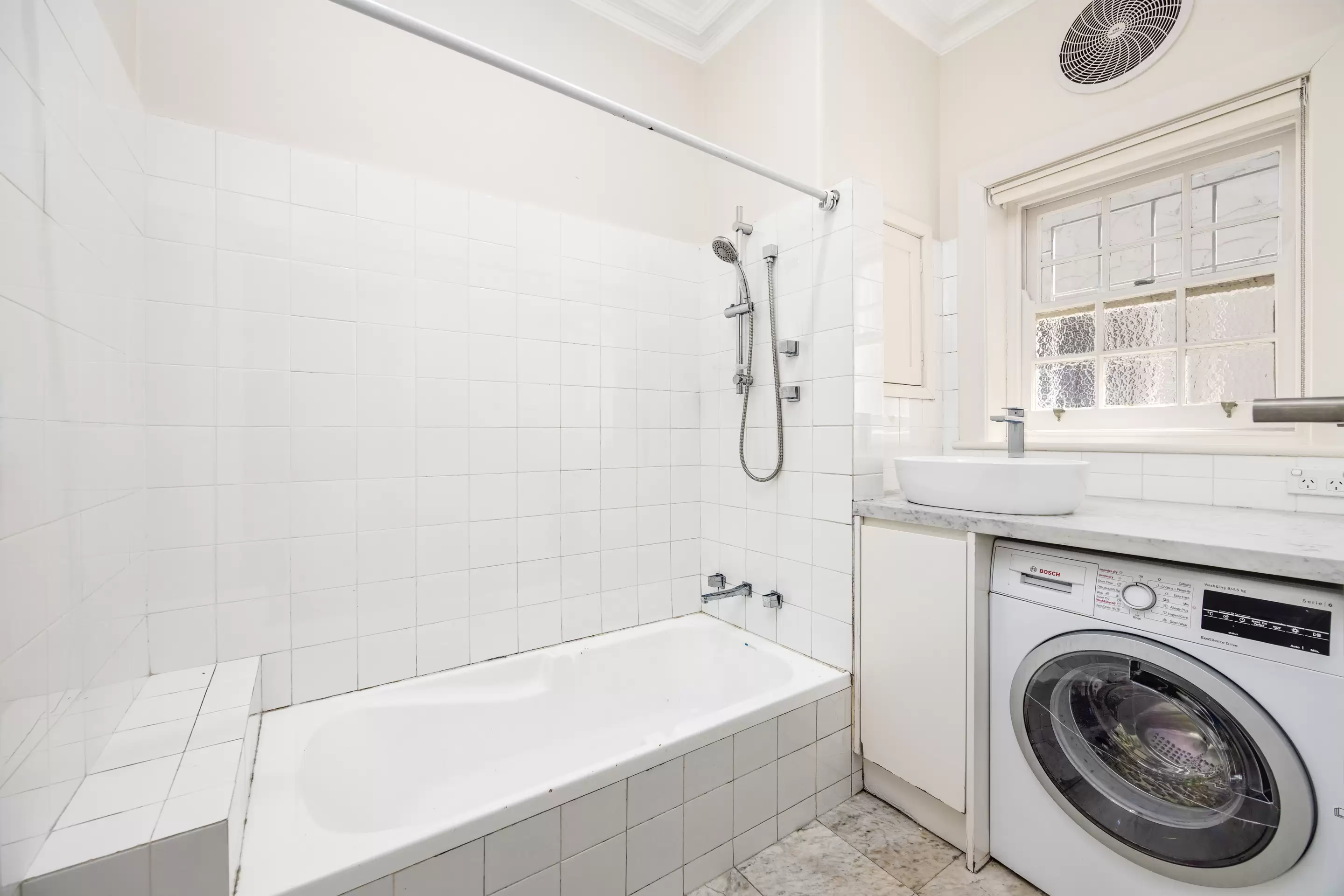 2/311A Edgecliff Road, Woollahra Leased by Bradfield Badgerfox - image 1