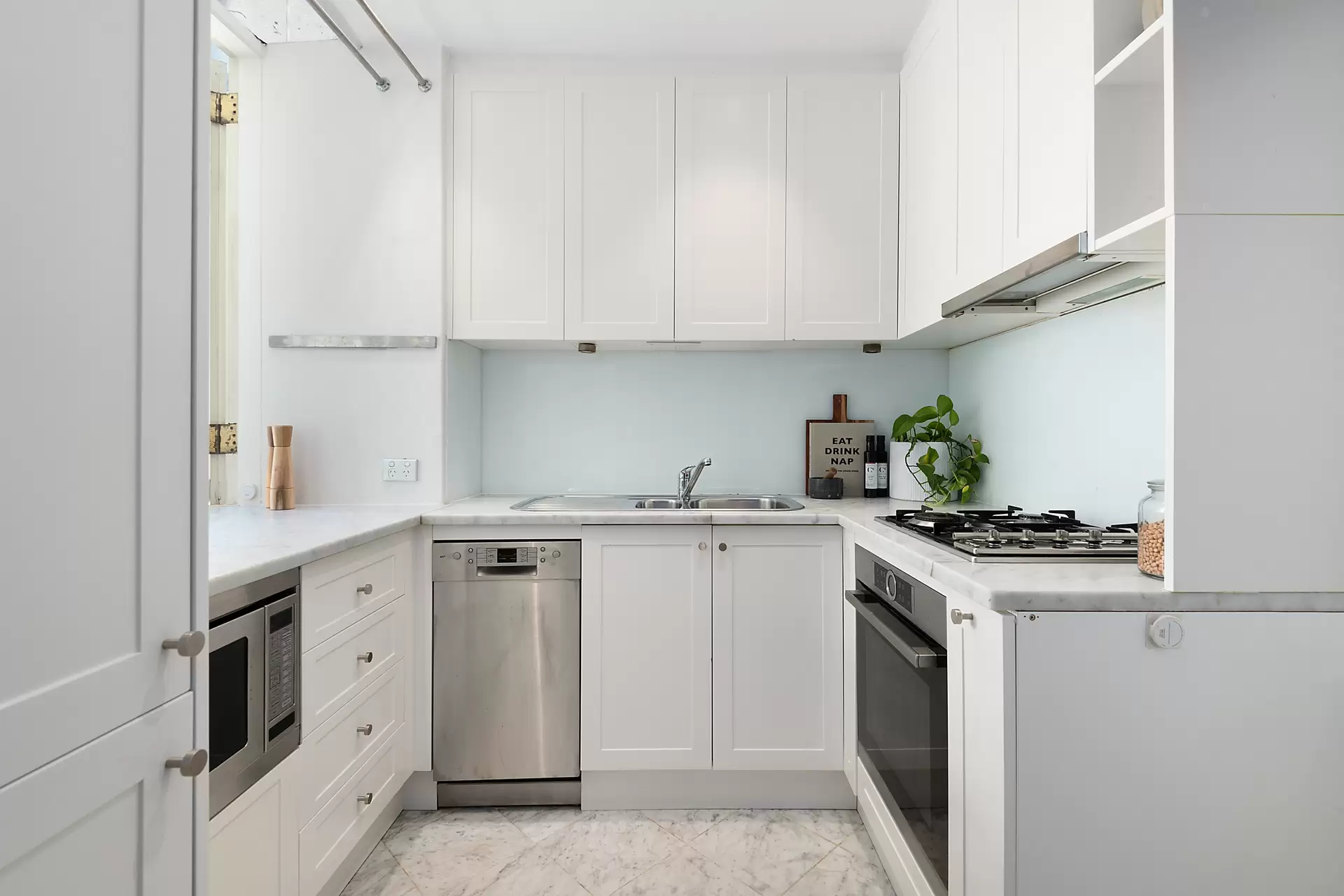 23 Selwyn Street, Paddington Auction by Bradfield Badgerfox - image 1