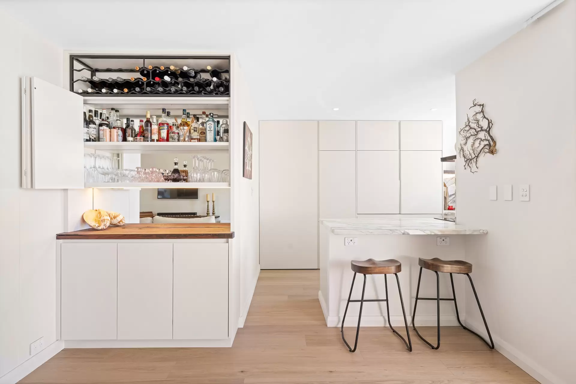 6/29-35 Roslyn Gardens, Elizabeth Bay For Sale by Bradfield Badgerfox - image 1