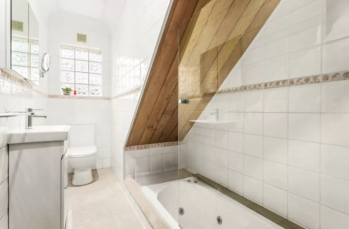 109 Wellington Street, Bondi Beach For Lease by Bradfield Badgerfox - image 1