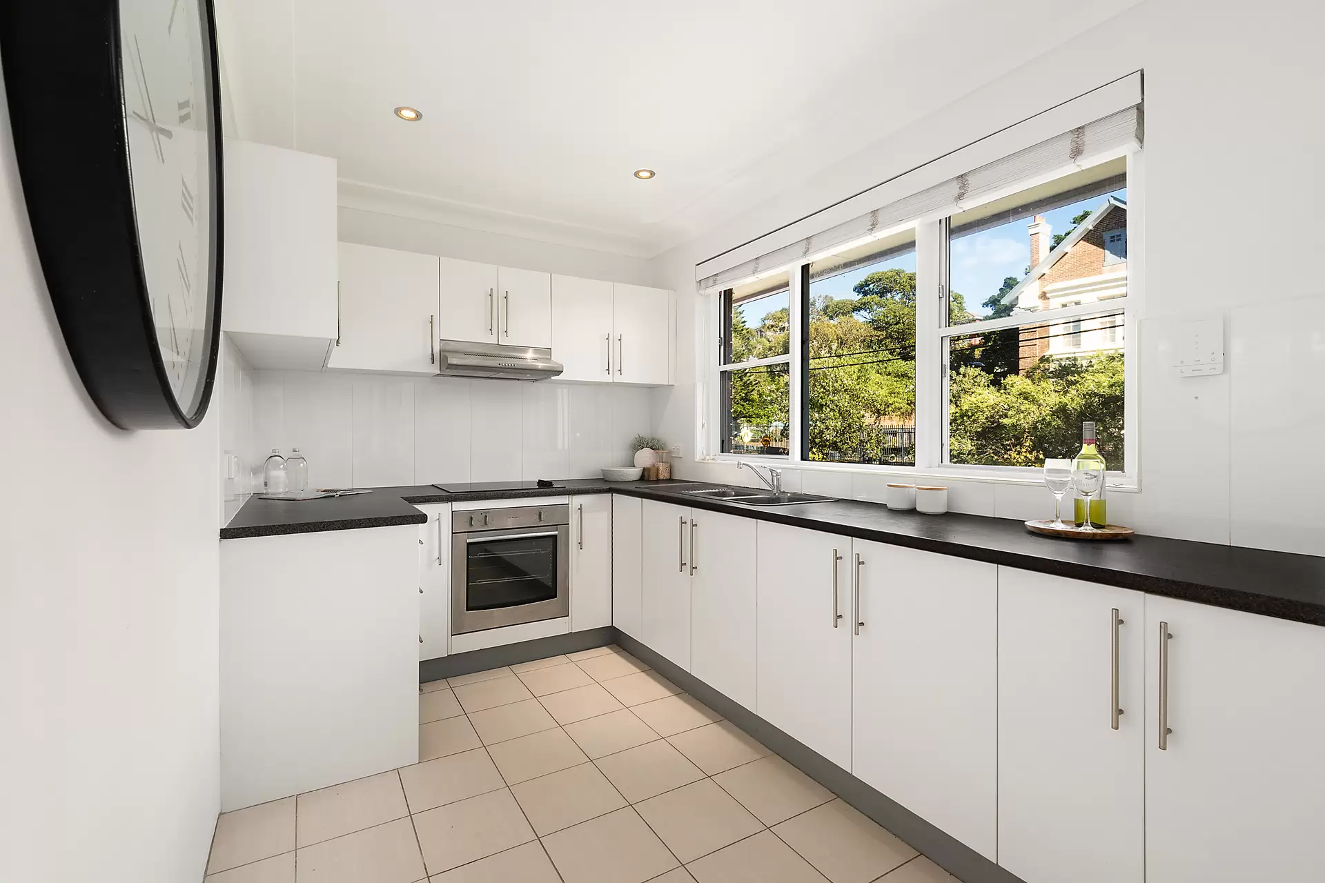 7/11a Byron Street, Coogee Auction by Bradfield Badgerfox - image 1