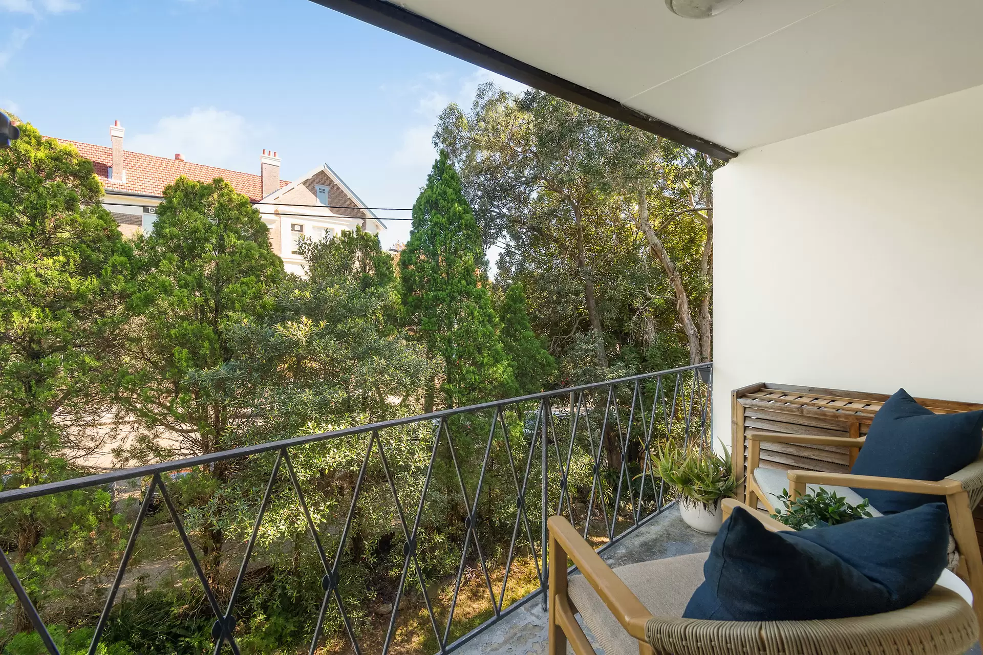7/11a Byron Street, Coogee Auction by Bradfield Badgerfox - image 1