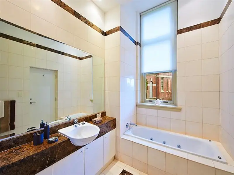 2/18 Flinton Street, Paddington Sold by Bradfield Badgerfox - image 1